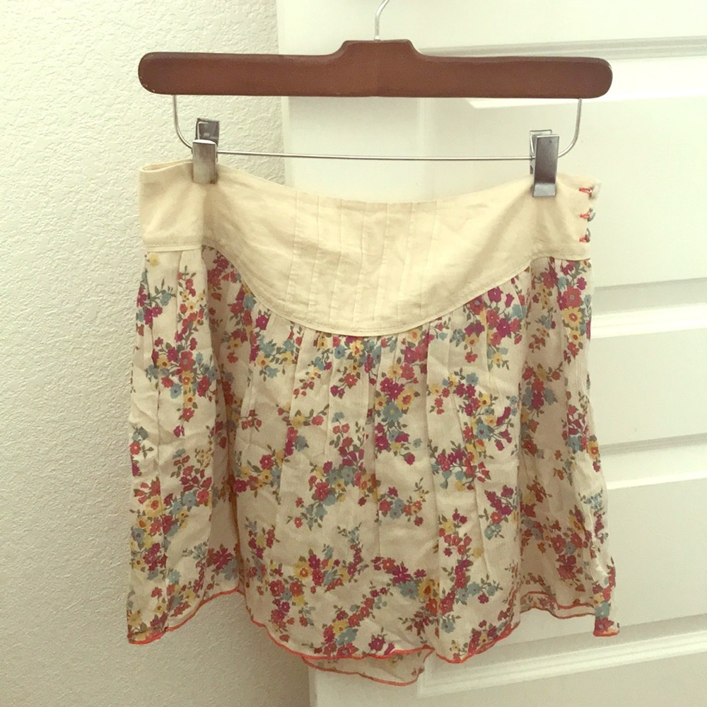 Floral mini skirt by Kimchi Blue